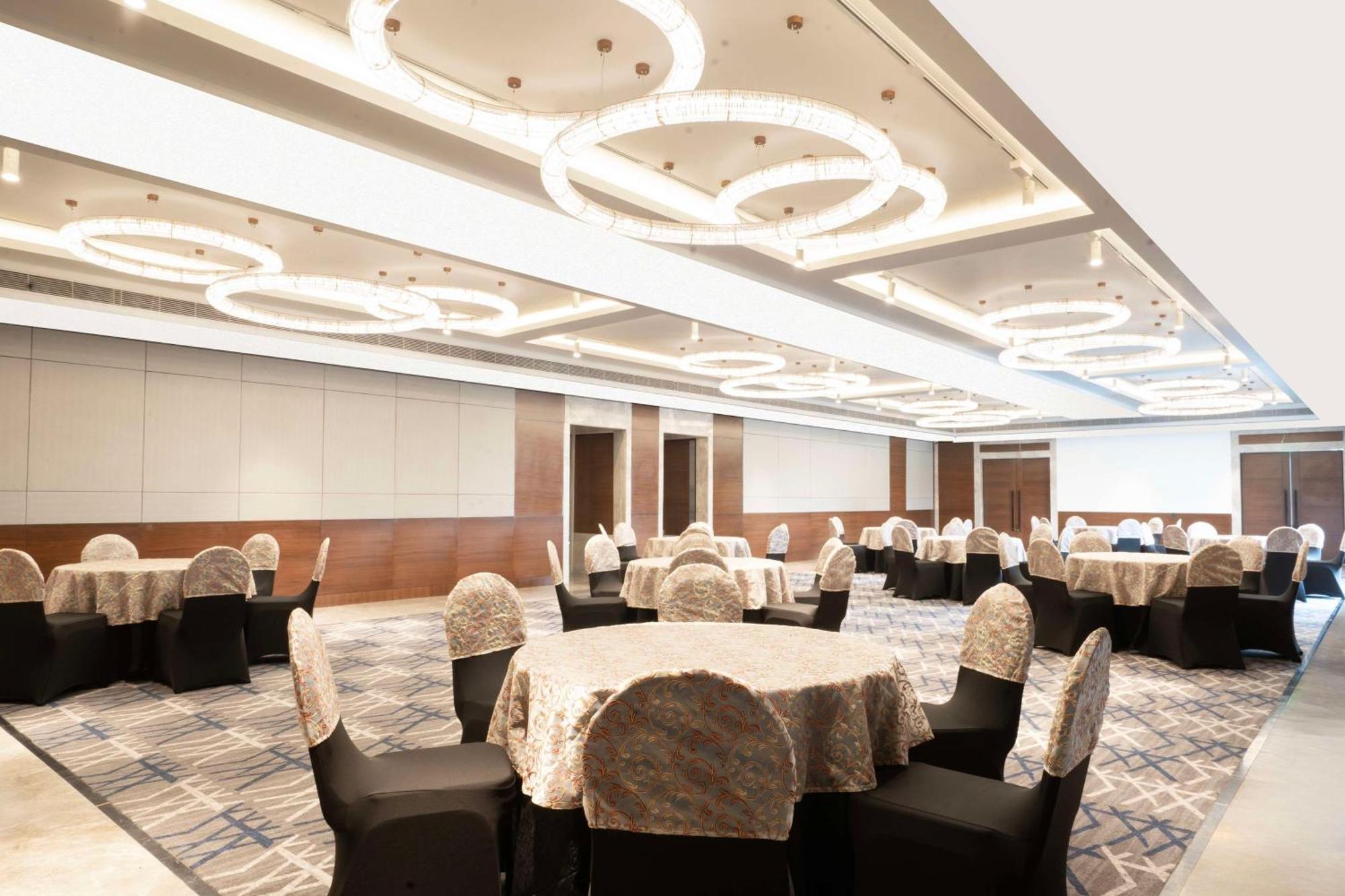 Radisson Hotel วรินดาวัน ภายนอก รูปภาพ