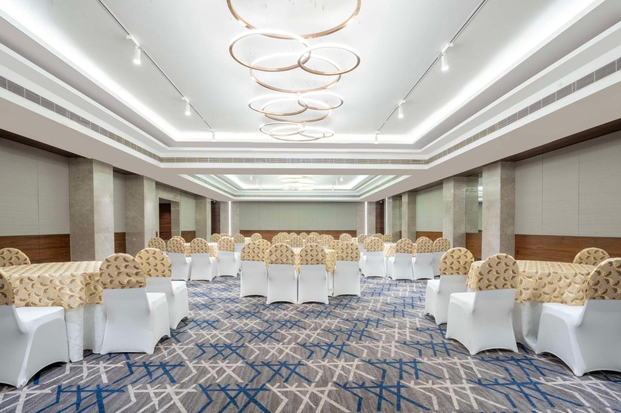 Radisson Hotel วรินดาวัน ภายนอก รูปภาพ