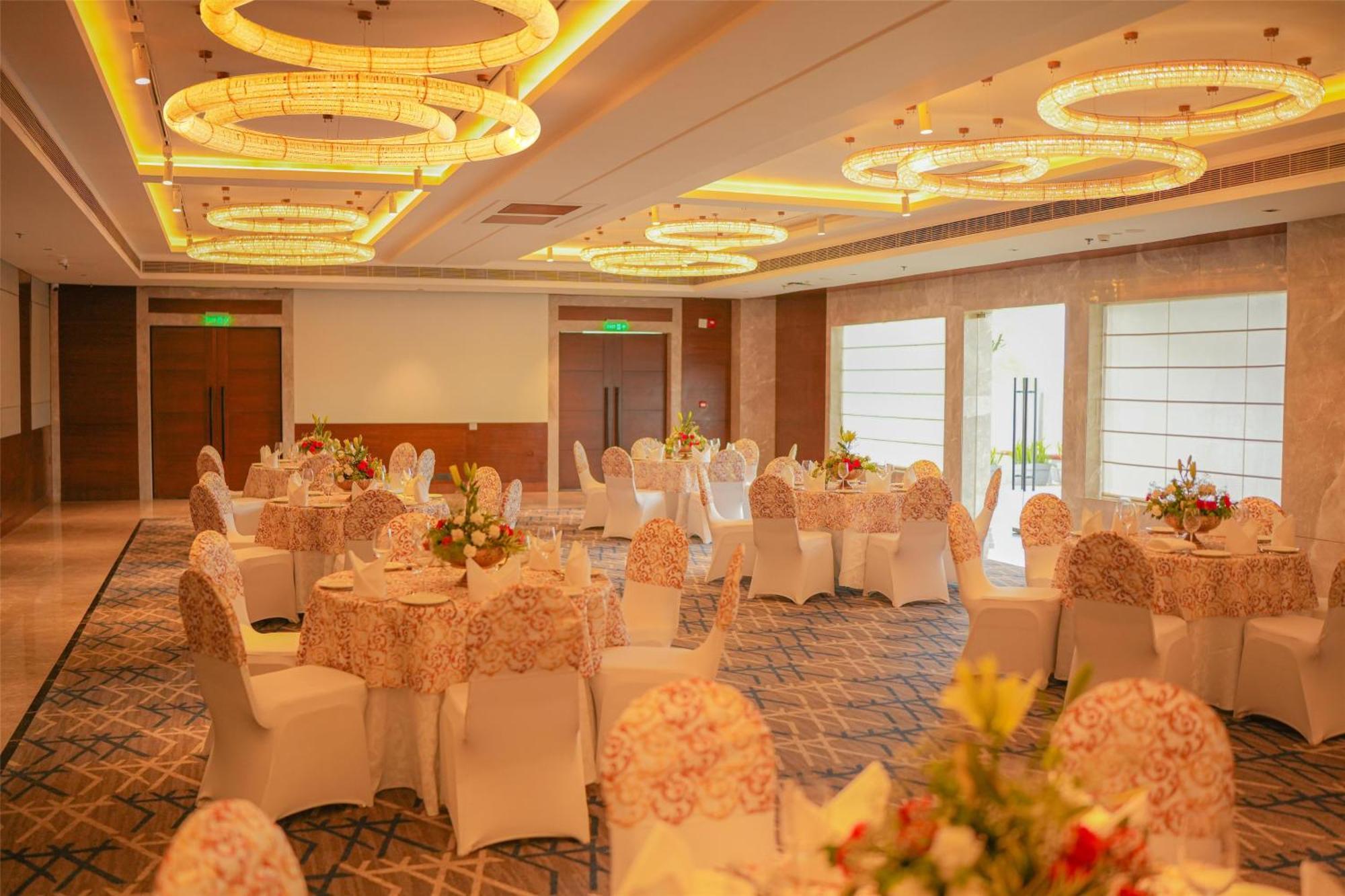 Radisson Hotel วรินดาวัน ภายนอก รูปภาพ
